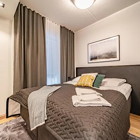 C8 Center Incl 2 Passes By Aavalevi