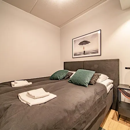 C8 Center Incl 2 Passes By Aavalevi * Levi