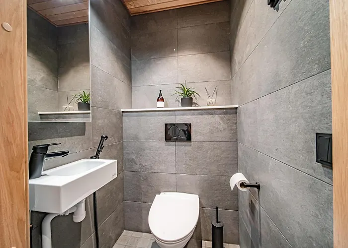 C8 Center Incl 2 Passes By Aavalevi Levi