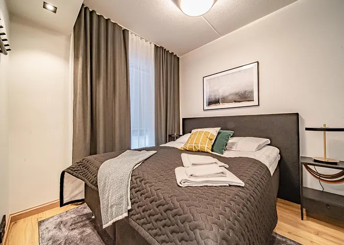 C8 Center Incl 2 Passes By Aavalevi